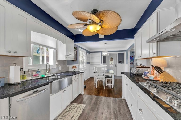 24323 Smith Avenue, Westlake, OH - Photo 4