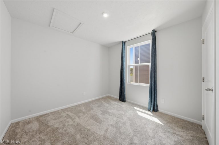 140 Wildflower Drive, Elyria, OH - Photo 5