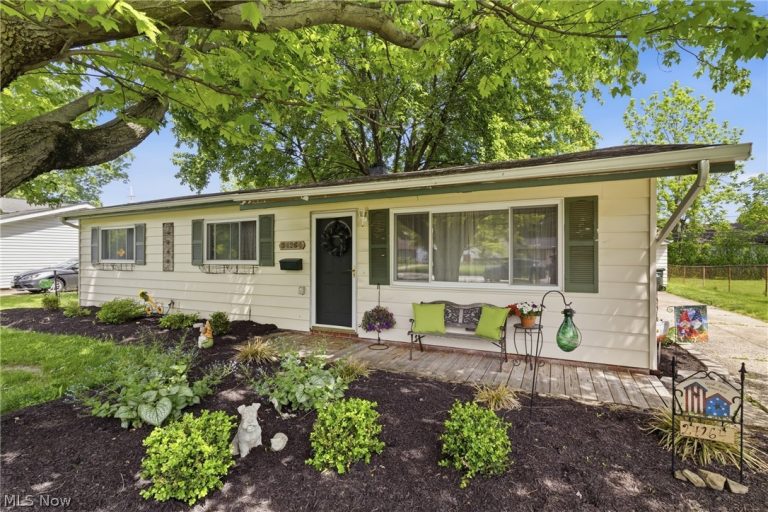 24264 Fairlawn Drive, North Olmsted, OH, 44070