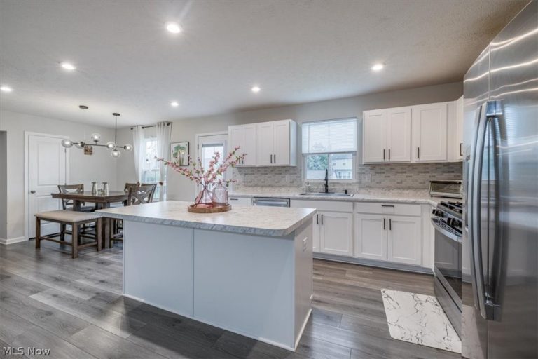 4784 Olivia Way, Lorain, OH - Photo 8