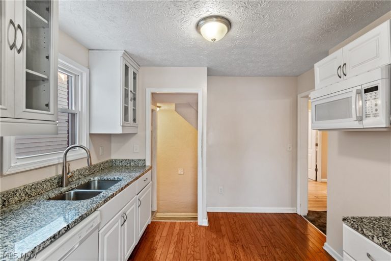 14313 Montrose Avenue, Cleveland, OH - Photo 8