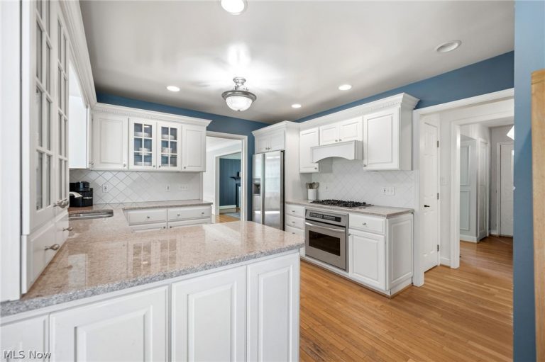 195 Shawnee Trail, Aurora, OH - Photo 4