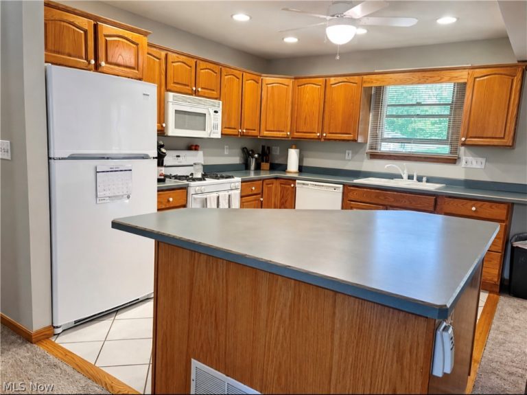 3438 Warren Meadville Road, Warren, OH - Photo 6
