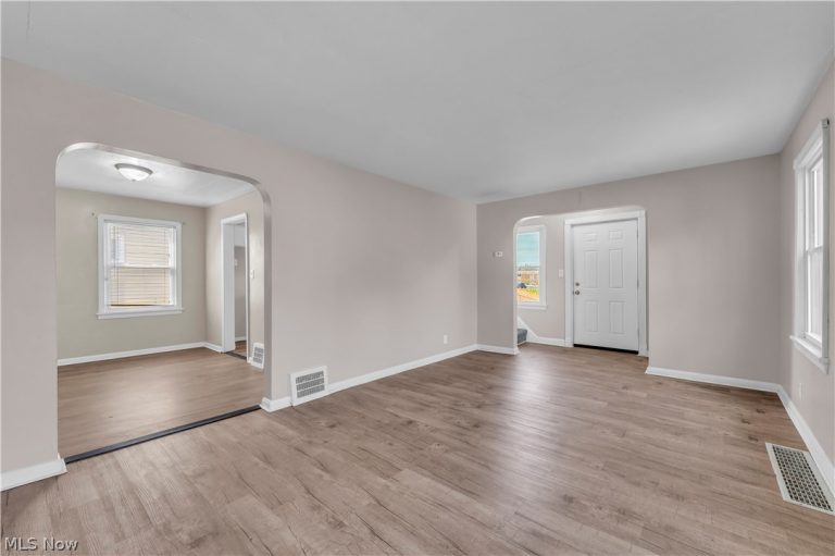 5461 Clement Avenue, Maple Heights, OH - Photo 4