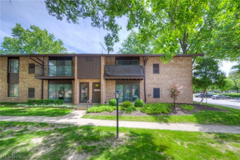 16430 Heather Lane #204, Middleburg Heights, OH - Photo 3