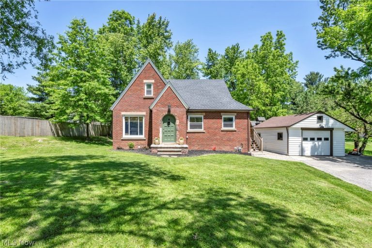 2834 Wallings Road, Broadview Heights, OH - Photo 2