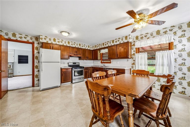 725 Chestnut Road, Seven Hills, OH - Photo 5