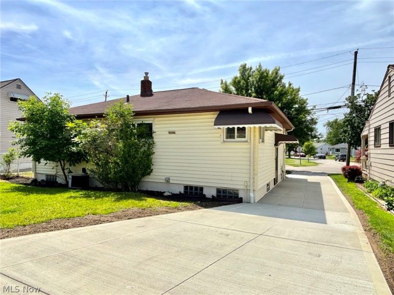 15460 Rademaker Drive, Brook Park, OH - Photo 3