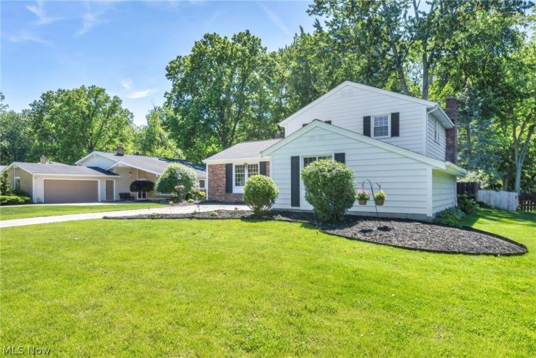6424 Brighton Drive, North Olmsted, OH - Photo 4