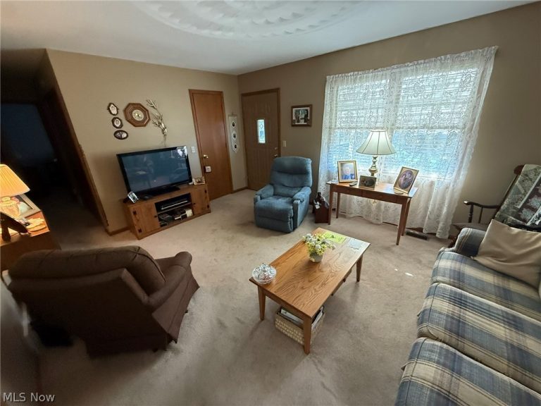 441 Esther Court, New Philadelphia, OH - Photo 3