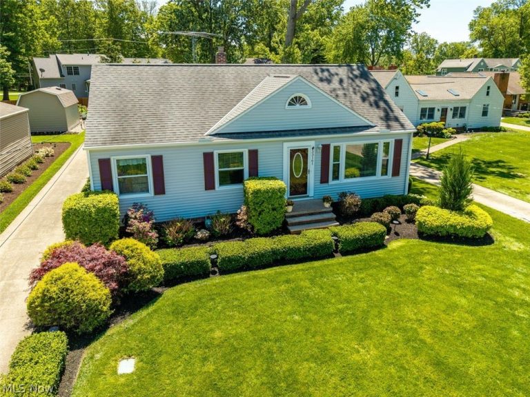 33161 Lake Road, Avon Lake, OH - Photo 2