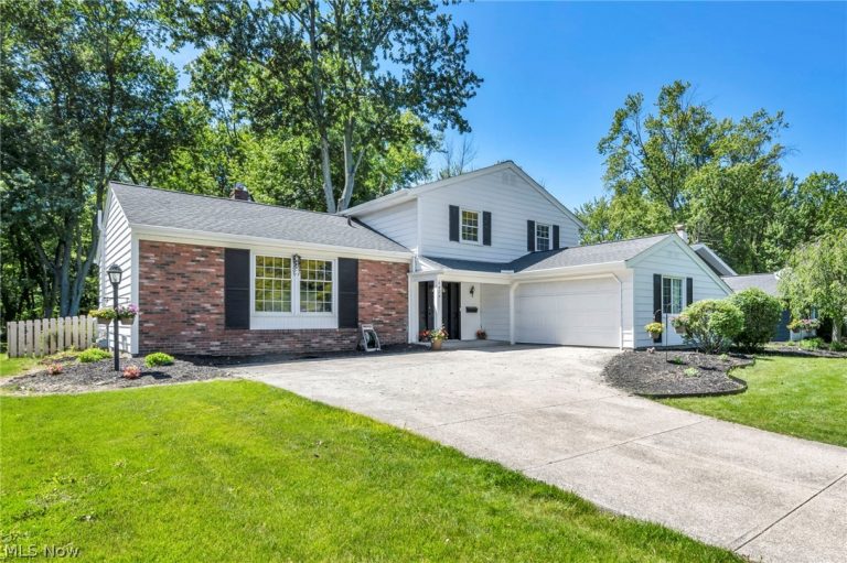 6424 Brighton Drive, North Olmsted, OH - Photo 3