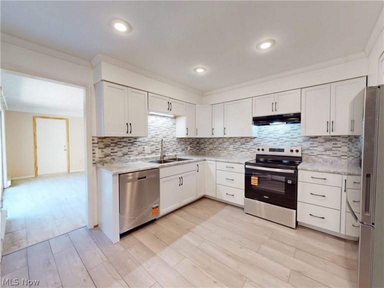 8240 Deepwood Boulevard #7-2, Mentor, OH - Photo 5