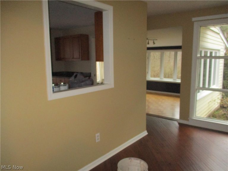 17084 Sunset Drive, Chagrin Falls, OH - Photo 5