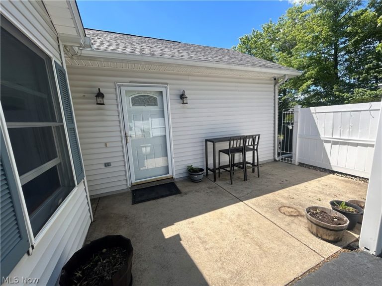 5916 Callaway Circle, Youngstown, OH - Photo 2