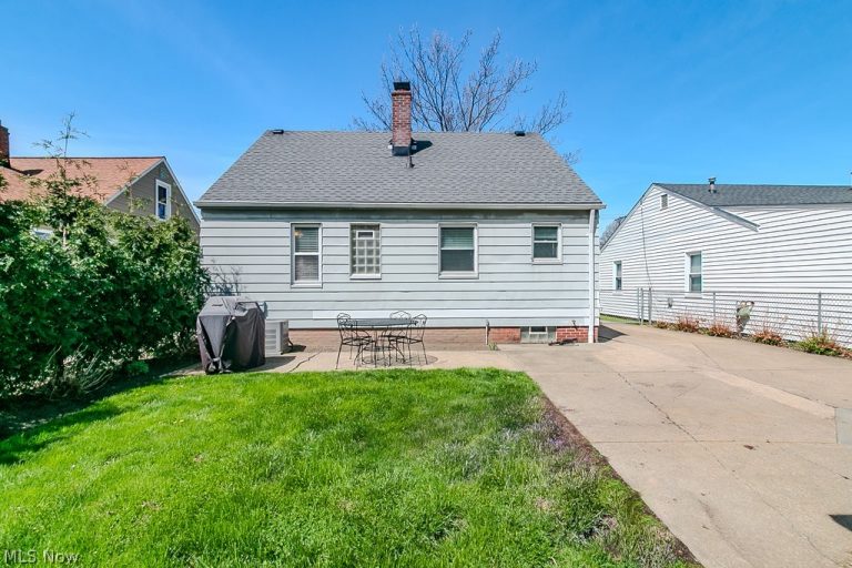 1297 Lander Road, Mayfield Heights, OH - Photo 6