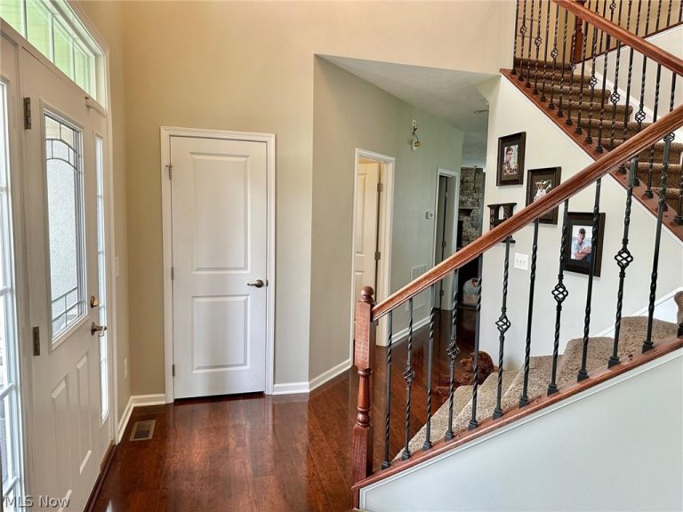 2556 Palmer Lane, Avon, OH - Photo 5