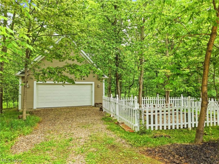 815 Centerville Trail, Aurora, OH - Photo 4