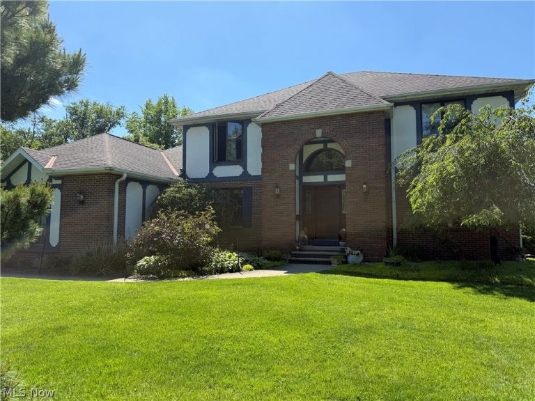 7432 Baldwin Creek Drive, Middleburg Heights, OH - Photo 2