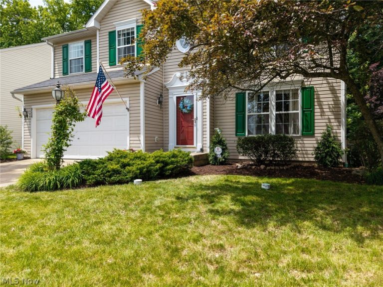 8524 Wayside Drive, Olmsted Twp, OH - Photo 2