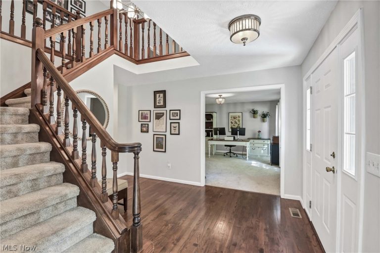 705 Lake Trail, Aurora, OH - Photo 2