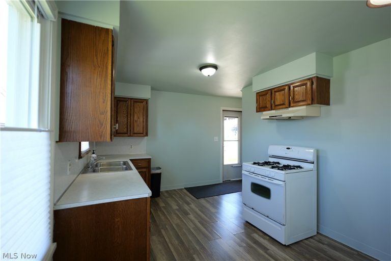 187 Helena Drive, Struthers, OH - Photo 6