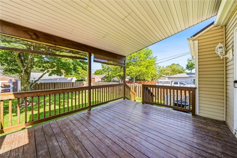 1628 Longwood Drive, Mayfield Heights, OH - Photo 3