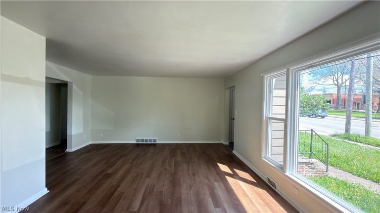 17115 Harvard Avenue, Cleveland, OH - Photo 3