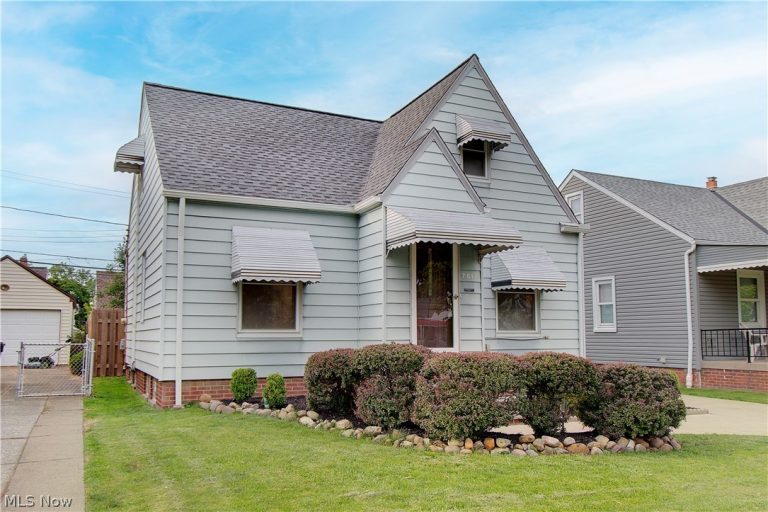 7612 Ira Avenue, Brooklyn, OH - Photo 2