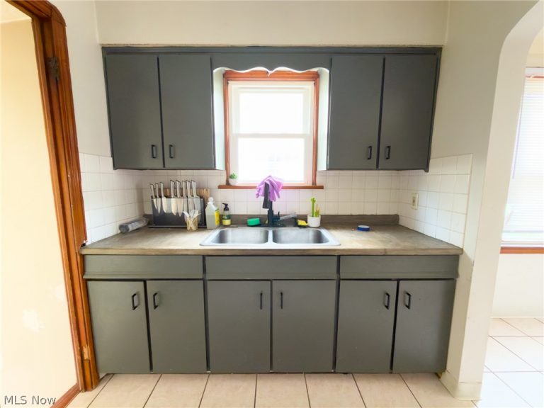 13606 Wainstead Avenue, Cleveland, OH - Photo 5