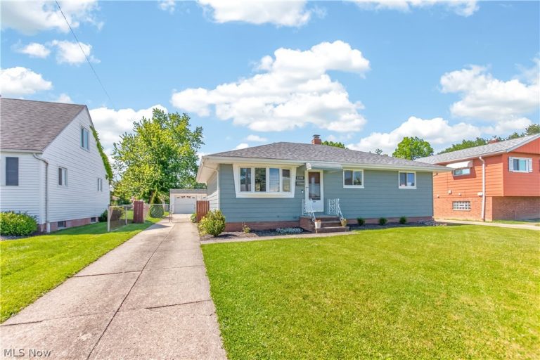 11005 Bobko Boulevard, Parma, OH - Photo 2