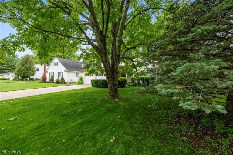 29595 Westminster Drive, North Olmsted, OH - Photo 3