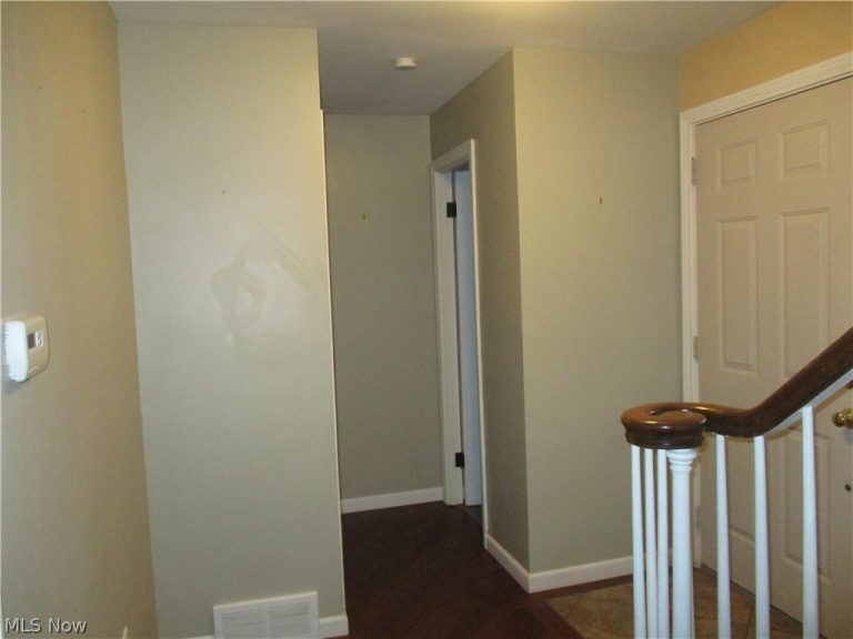 17084 Sunset Drive, Chagrin Falls, OH - Photo 2