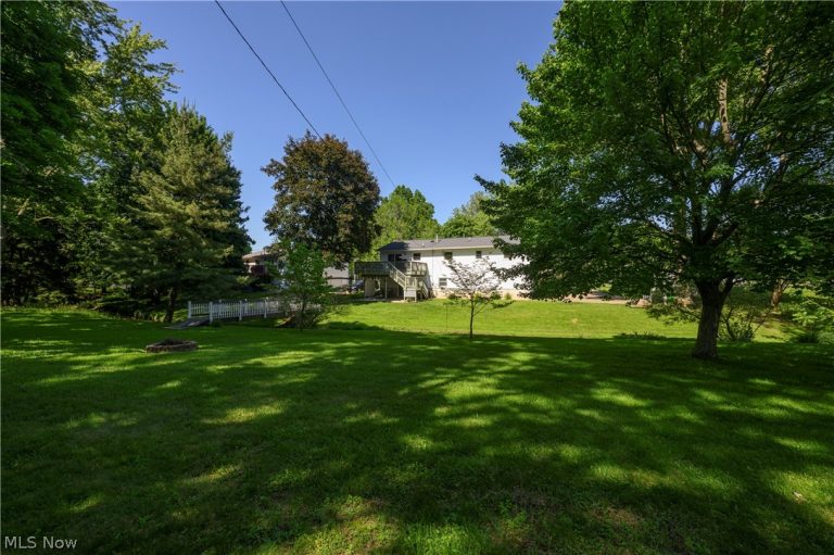 1300 Hyacinth Drive, North Canton, OH - Photo 2
