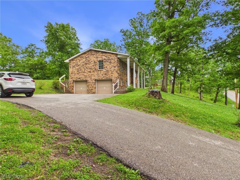 655 Ridgewood Boulevard, Belpre, OH - Photo 8