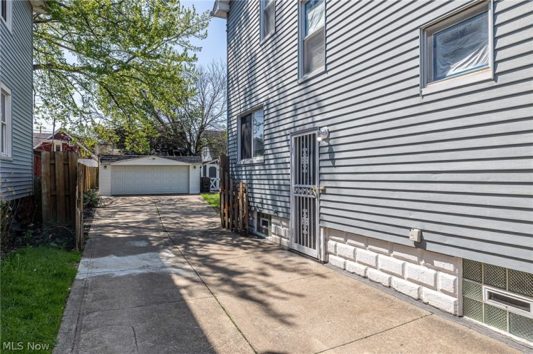 12708 Dove Avenue, Cleveland, OH - Photo 3
