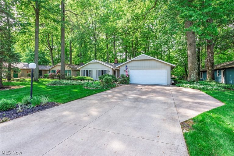 5920 Mills Creek Lane, North Ridgeville, OH - Photo 2