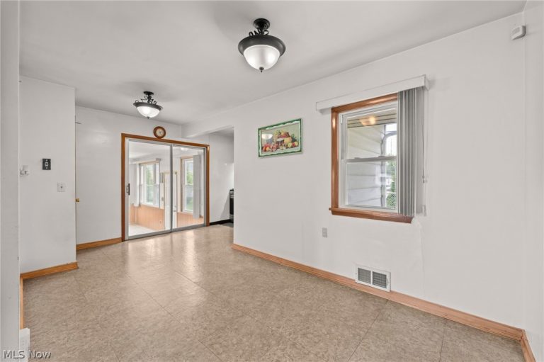 2129 Silverdale Avenue, Cleveland, OH - Photo 5