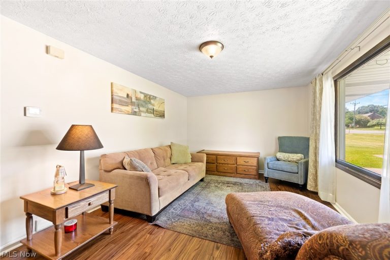 1140 Maple Street, North Canton, OH - Photo 4