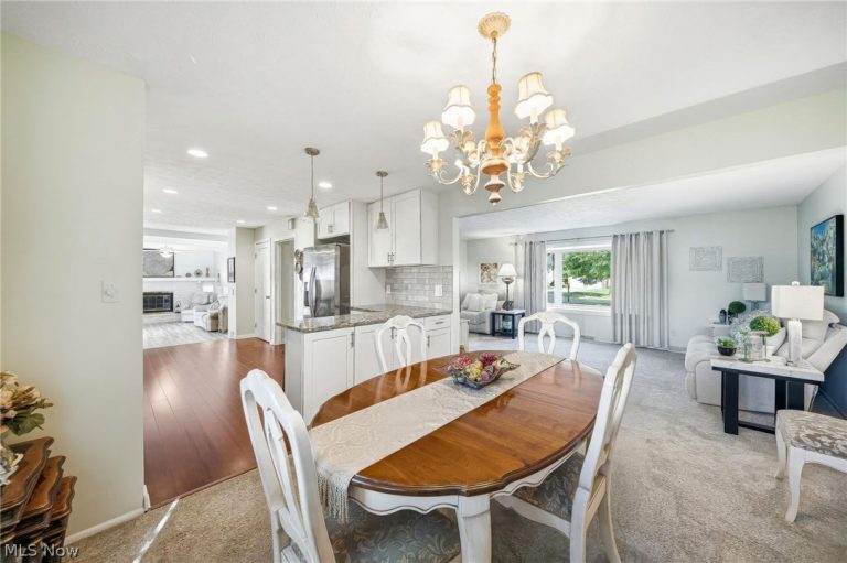 27631 Edgepark Boulevard, North Olmsted, OH - Photo 8