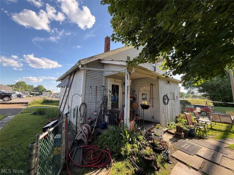 104 Chestnut Street, Coshocton, OH - Photo 2