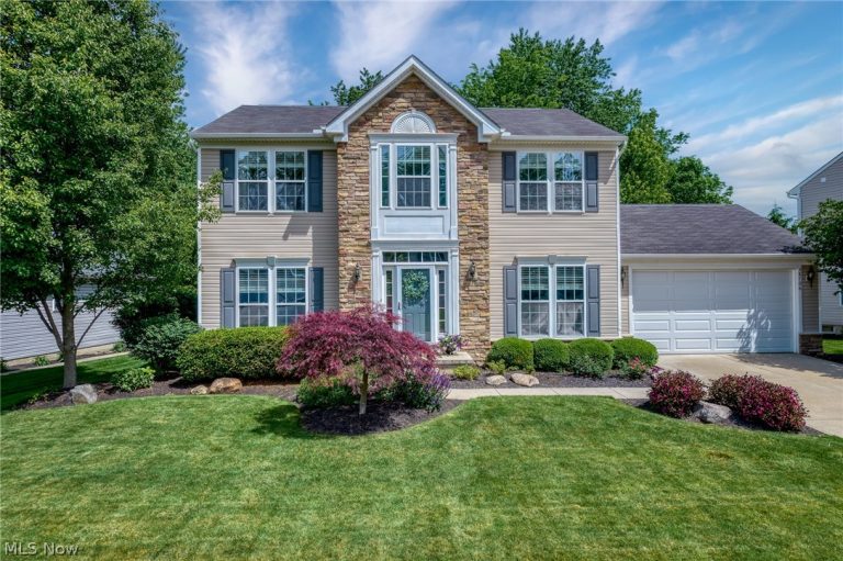 38706 Waverly Drive, Avon, OH - Photo 2