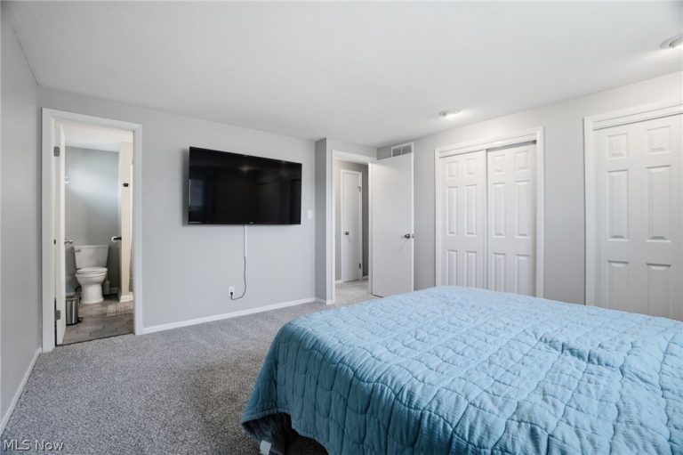 15677 Pinewood Drive, Strongsville, OH - Photo 6