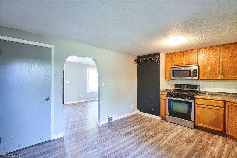 1160 Ivy Street, North Canton, OH - Photo 6