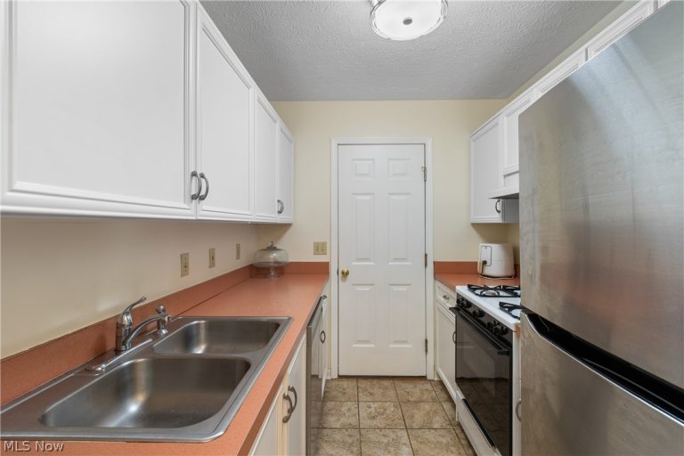 1740 Maxwell Boulevard, Brunswick, OH - Photo 8