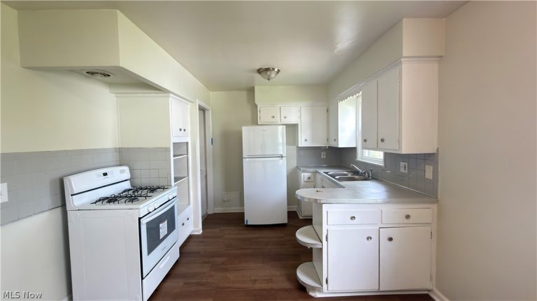 17115 Harvard Avenue, Cleveland, OH - Photo 5