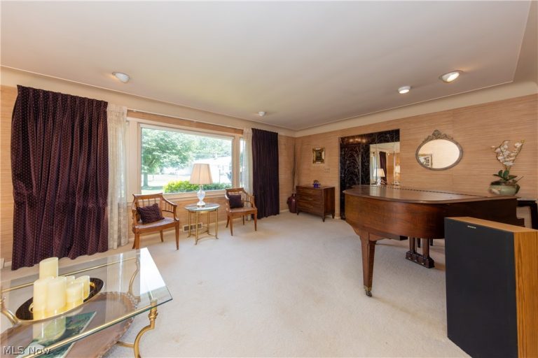 1750 Kenton Circle, Lyndhurst, OH - Photo 5