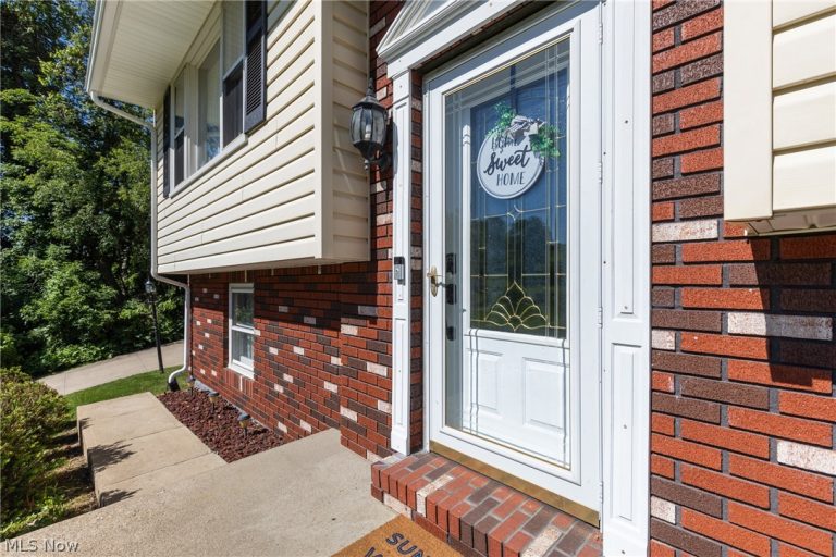71660 Sunny Acres Drive, Martins Ferry, OH - Photo 2