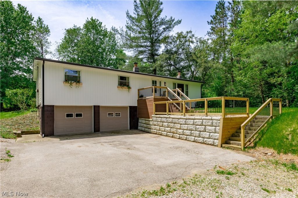 12133 Snow Road, Burton, OH