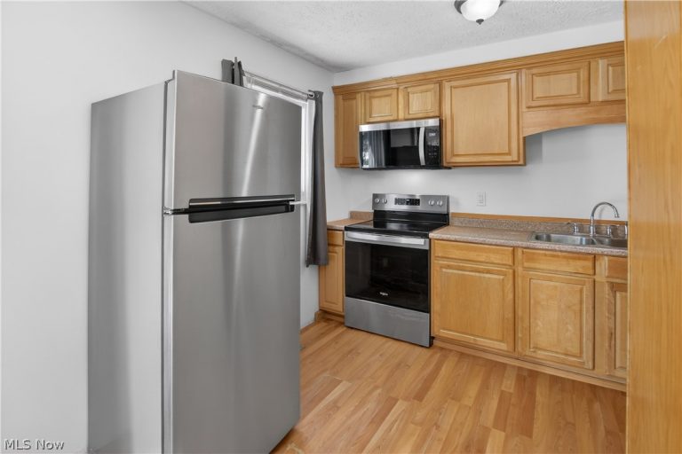 3234 Fillmore Drive, Brunswick, OH - Photo 4